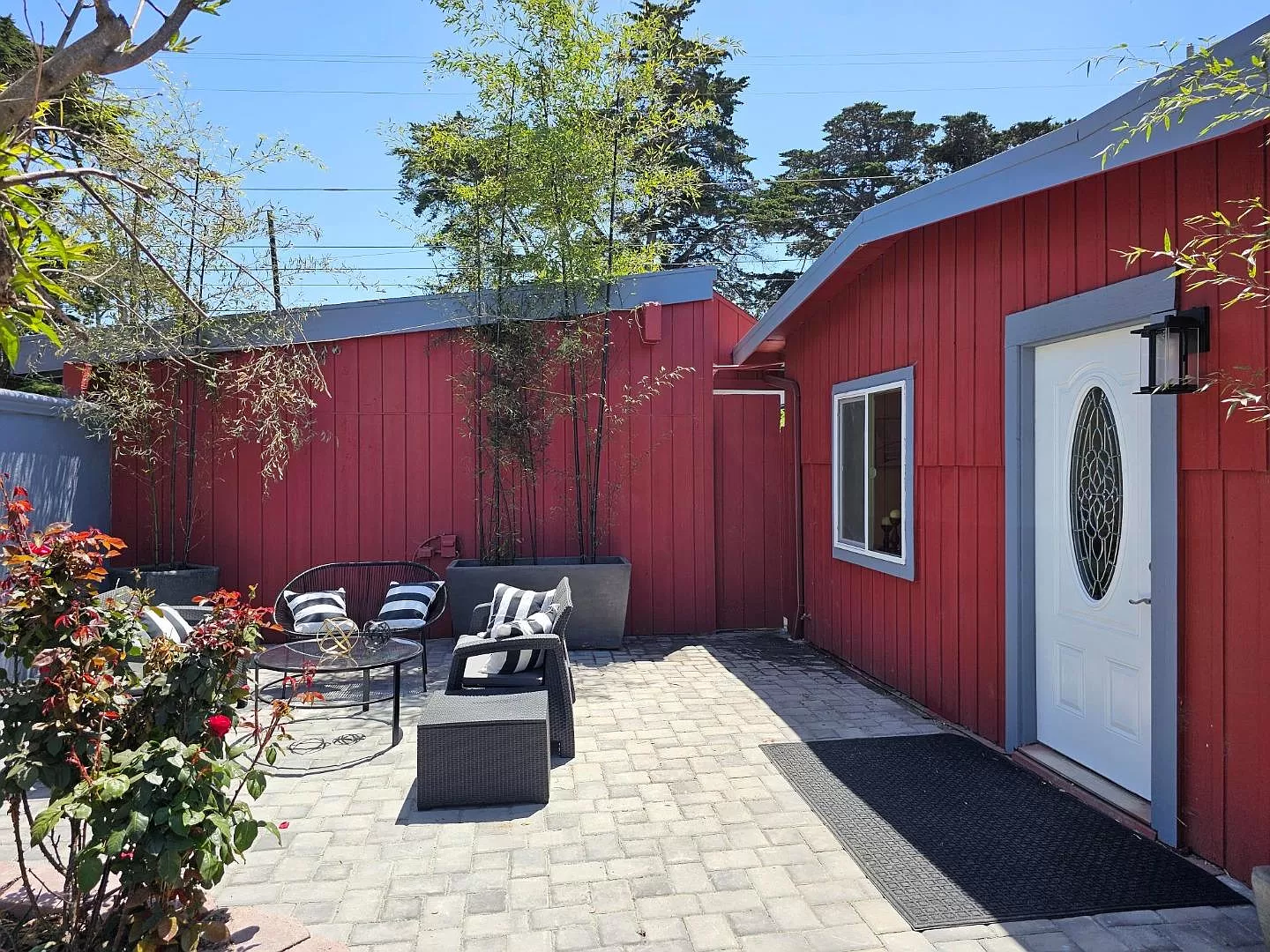1000-courtyard2