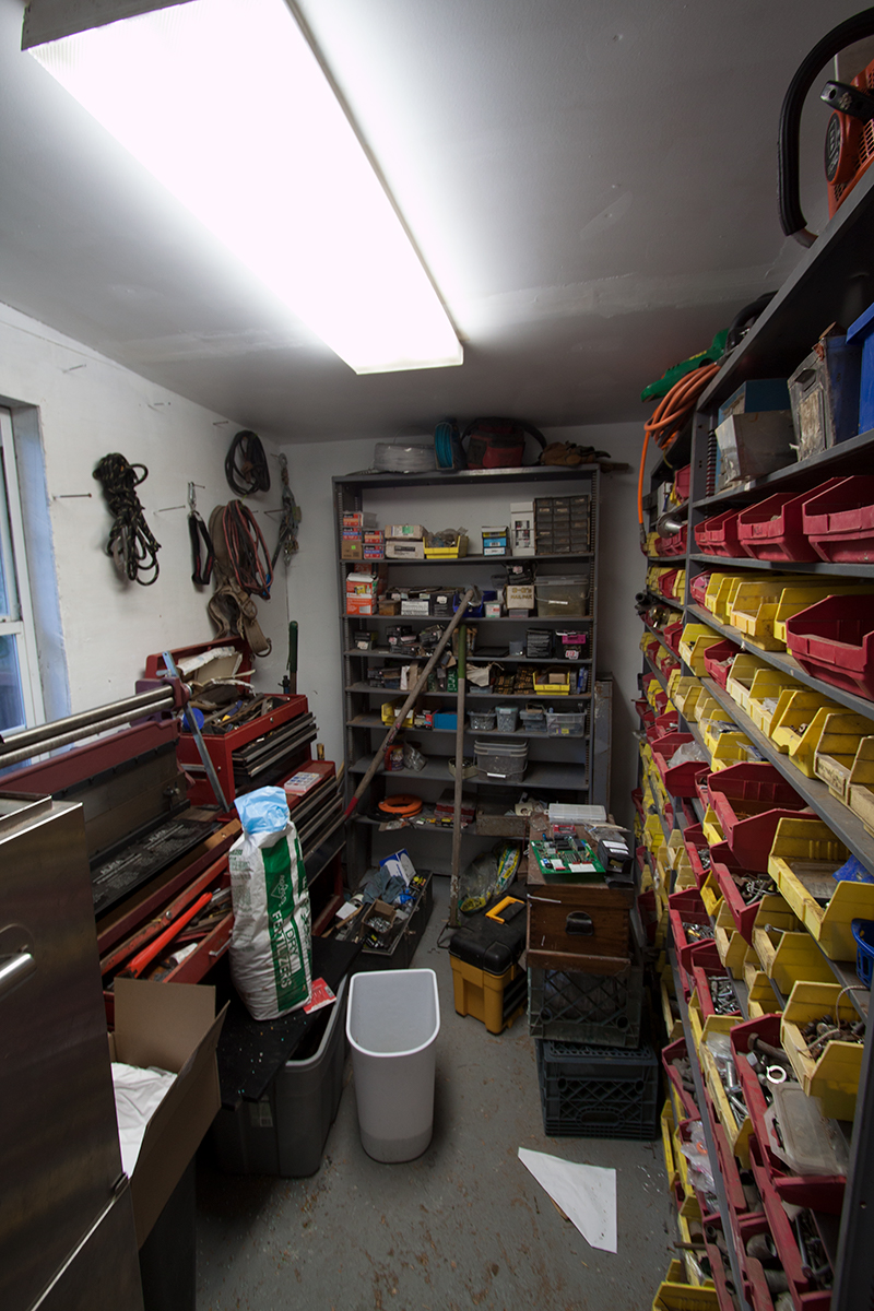 Smaller bonus room next to the shop.