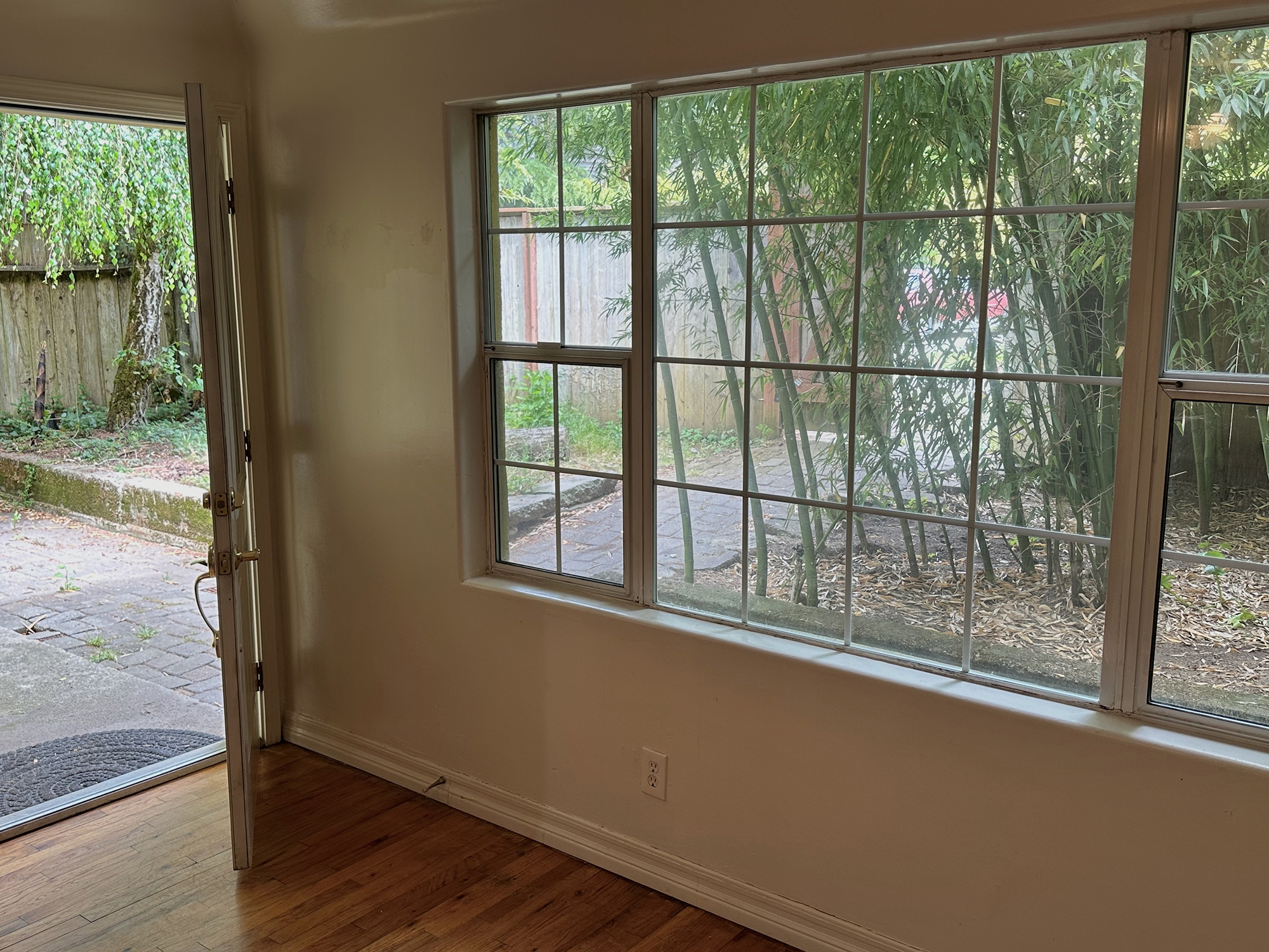 5601-D-frontyard