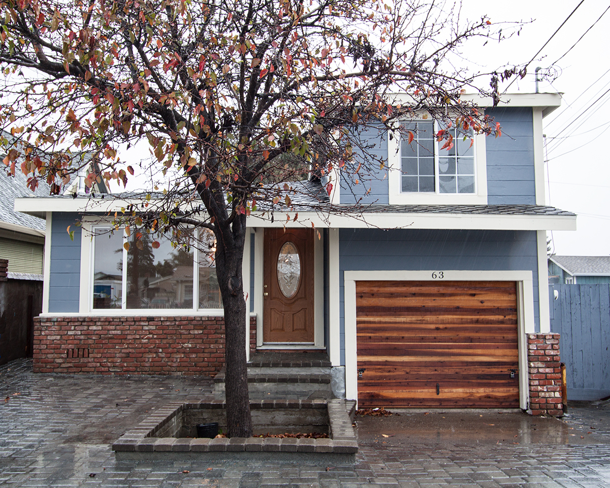 This is great location, just a block from Home Depot between Green Valley Road and Airport Blvd.  There is a stackable washer and gas dryer hookup in the kitchen.
